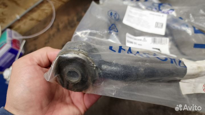 Рычаги новые верхние правый и левый Kia Sorento I