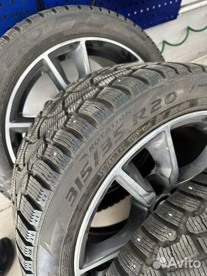 Pirelli Ice Zero 275/40 R20 и 315/35 R20