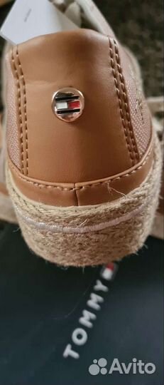 Кеды + босоножки Томму Hilfiger