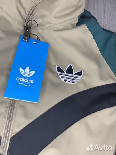 Спортивный костюм adidas