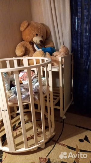 Коляска и кроватка с пеленальным столиком