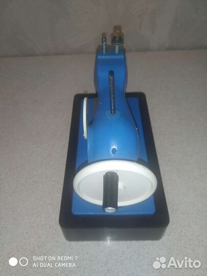 Детская швейная машинка (ссср)