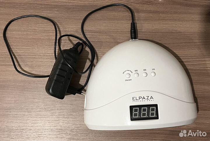 Маникюрная лампа