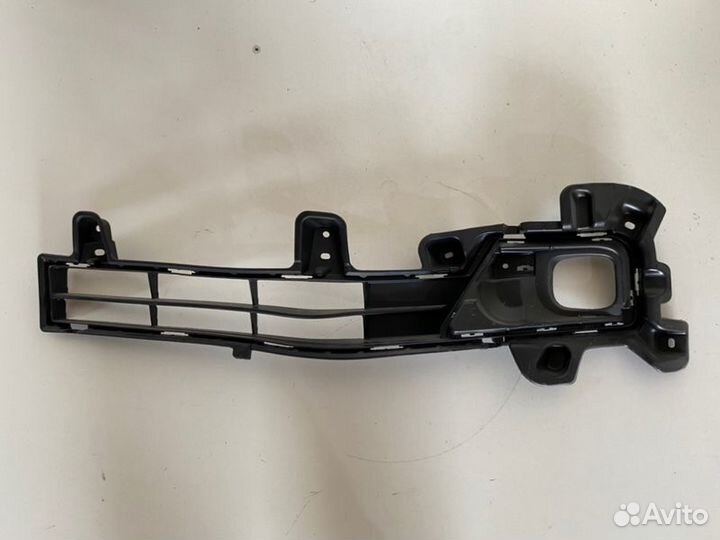 Решетка в бампер передняя левая Toyota Land