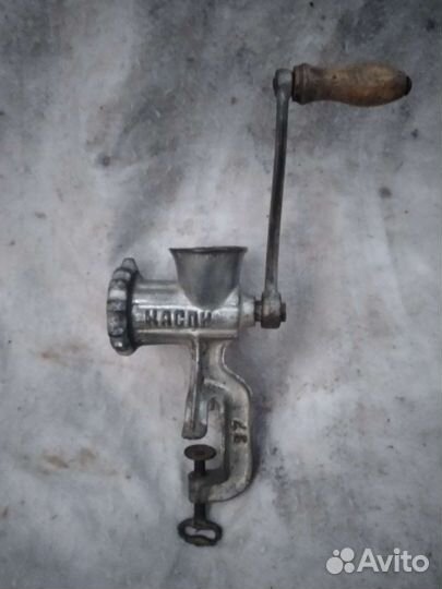 Мясорубка ручная чугунная