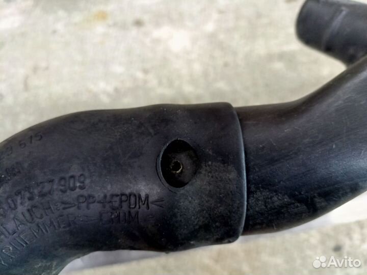 Патрубок воздушн.фильтра с дефектом Volkswagen AEE