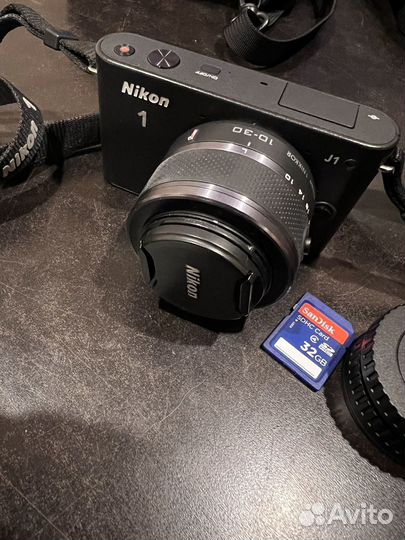 Цифровой фотоаппарат Nikon 1 J1
