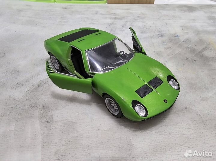 Модель автомобиля Lamborghini Miura P400 SV