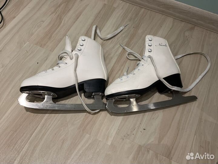 Коньки фигурные, 35