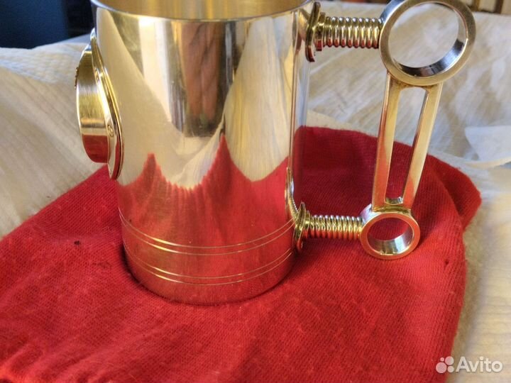 Серебряная кружка