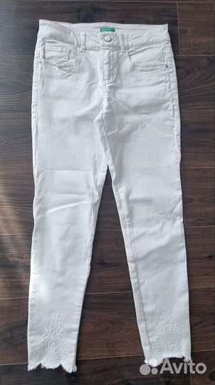 Женские белые брюки джинсы
