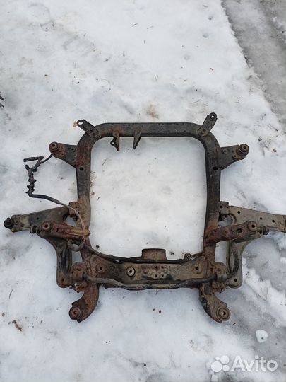 Передний подрамник на Opel Astra G