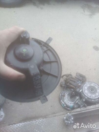 Фольксваген Кадди 2008г вентилятор печки