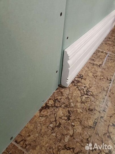 Плинтус напольный гипсовый