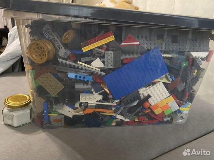 Коробка с оригинальным lego