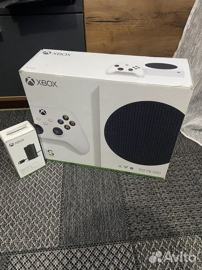 Xbox series s + аккумулятор для гемпада