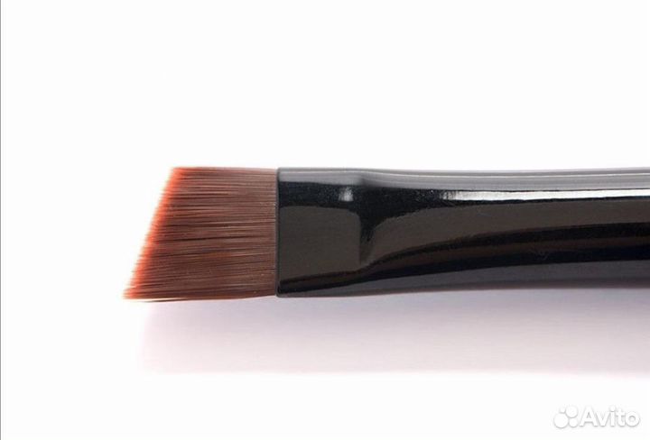 Кисть для подводки и бровей новая
