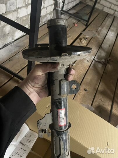 Стойки (амортизатор) Lexus RX300,330,350