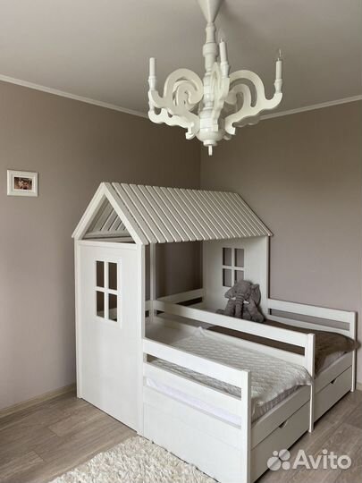 Детская кровать двухместная,домик