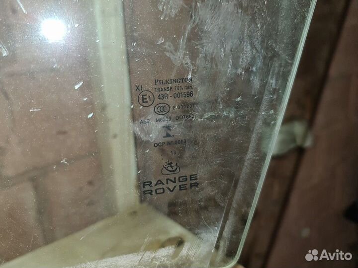 Рендж ровер спорт2 стекло переднее левое