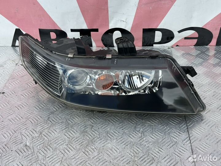 Фара ксенон правая Honda Accord 7 до рест