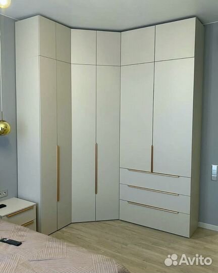 Шкаф распашной угловой