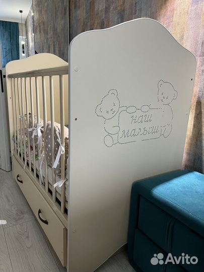 Кроватка детская с маятником