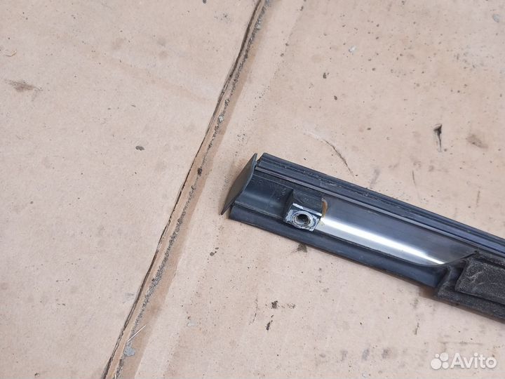 Молдинг двери наружний fr Nissan bluebird u14