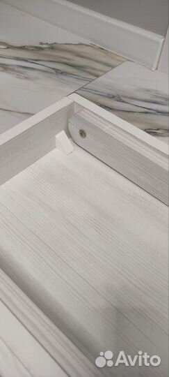 Столик, стол, подставка