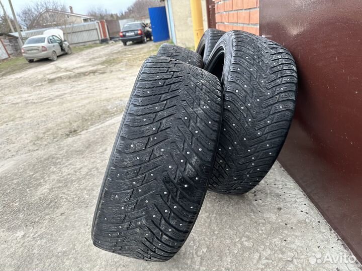 Nokian Tyres Hakkapeliitta 8 235/45 R18 98