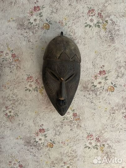 Африканская маска и статуэтки