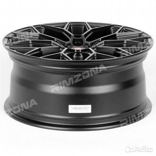 Литой диск в стиле vossen R18 5x120