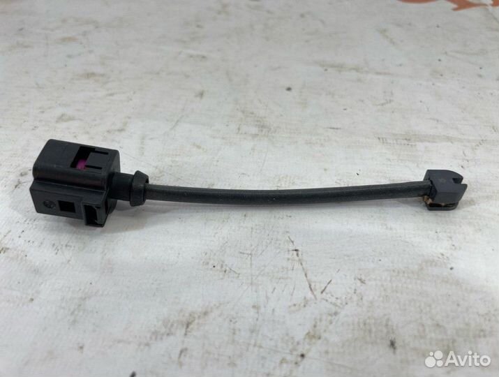 Датчик износа тормозных колодок задний Volkswagen