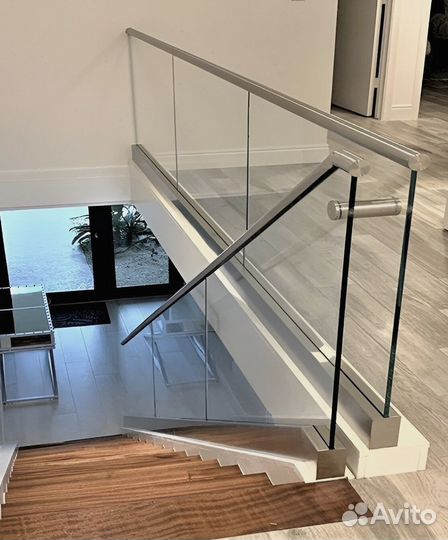 Ограждения из стекла для лестниц