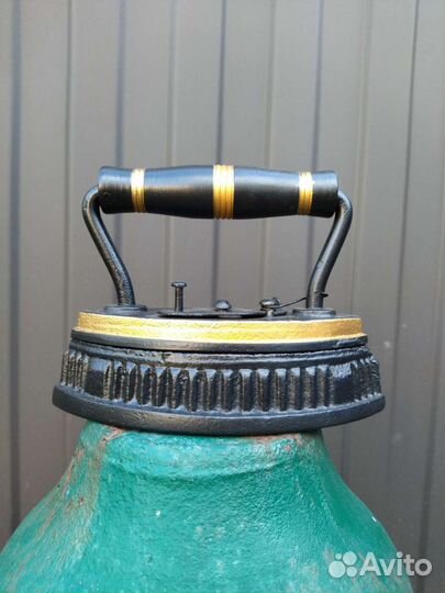 Чугунный утюг