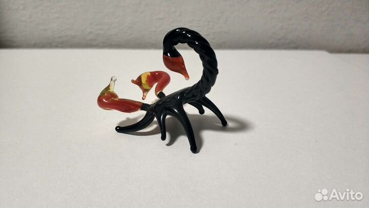 Скорпион стекло статуэтка