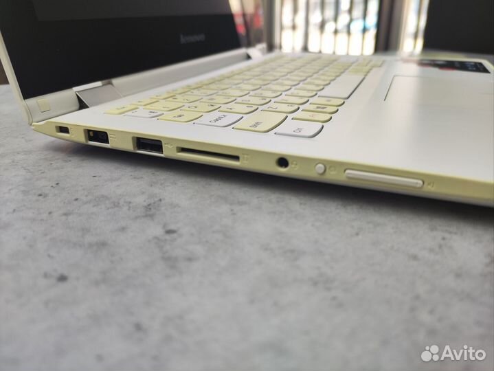 Ноутбук Lenovo IdeaPad Yoga 300