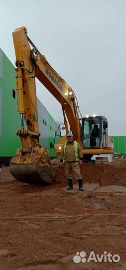 Машинист полноповоротного гусеничного экскаватора