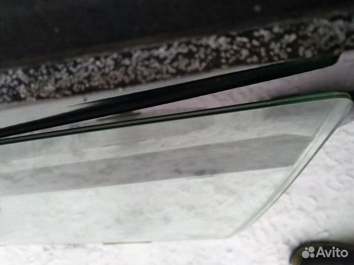 Стекло переднее левое Jeep Grand Cherokee WK2