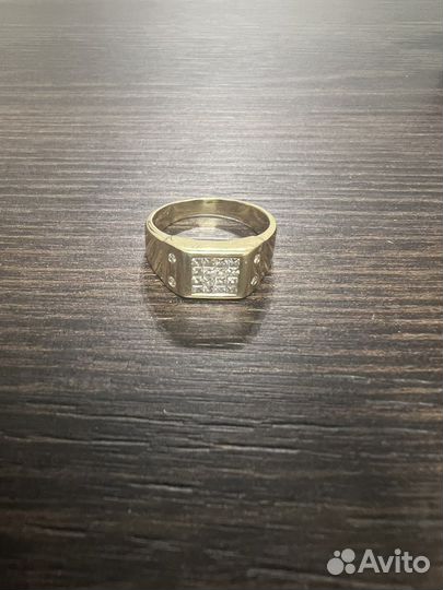 Мужской золотой перстень с бриллиантами