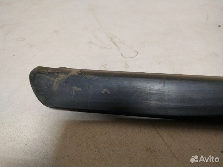 Уплотнитель стекла двери передний правый Renault