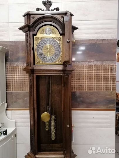 Напольные старинные часы с боем