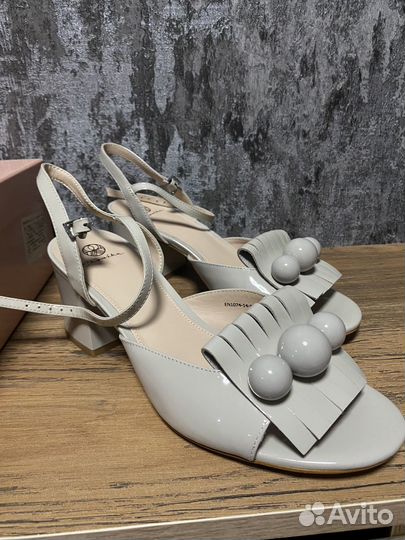 Босоножки Эконика