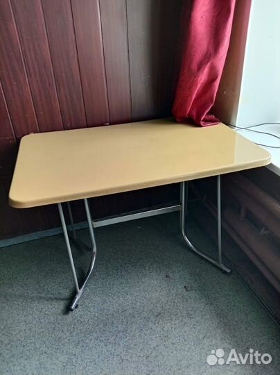 Стол обеденный