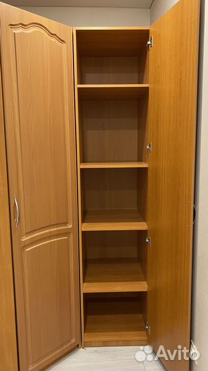 Угловой шкаф, туалетный столик и тумбы