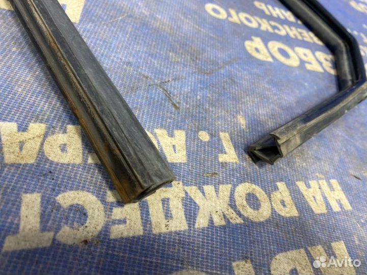 Уплотнитель стекла двери Kia Rio 3 седан 2012