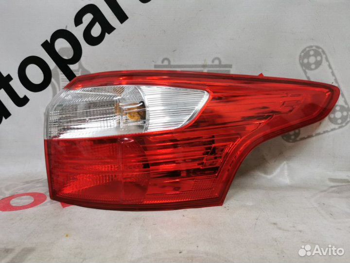 Фонарь задний правый Ford Focus 3 универсал 1.6