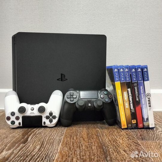 Sony PlayStation 4 Slim с играми на дисках