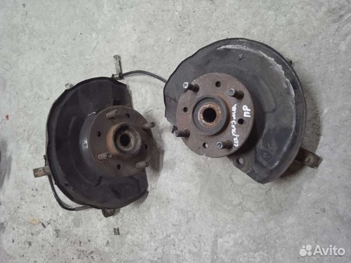 Поворотный кулак Mitsubishi carisma митсубиси