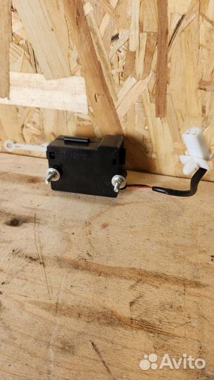 Активатор замка двери багажника Captiva, Antara